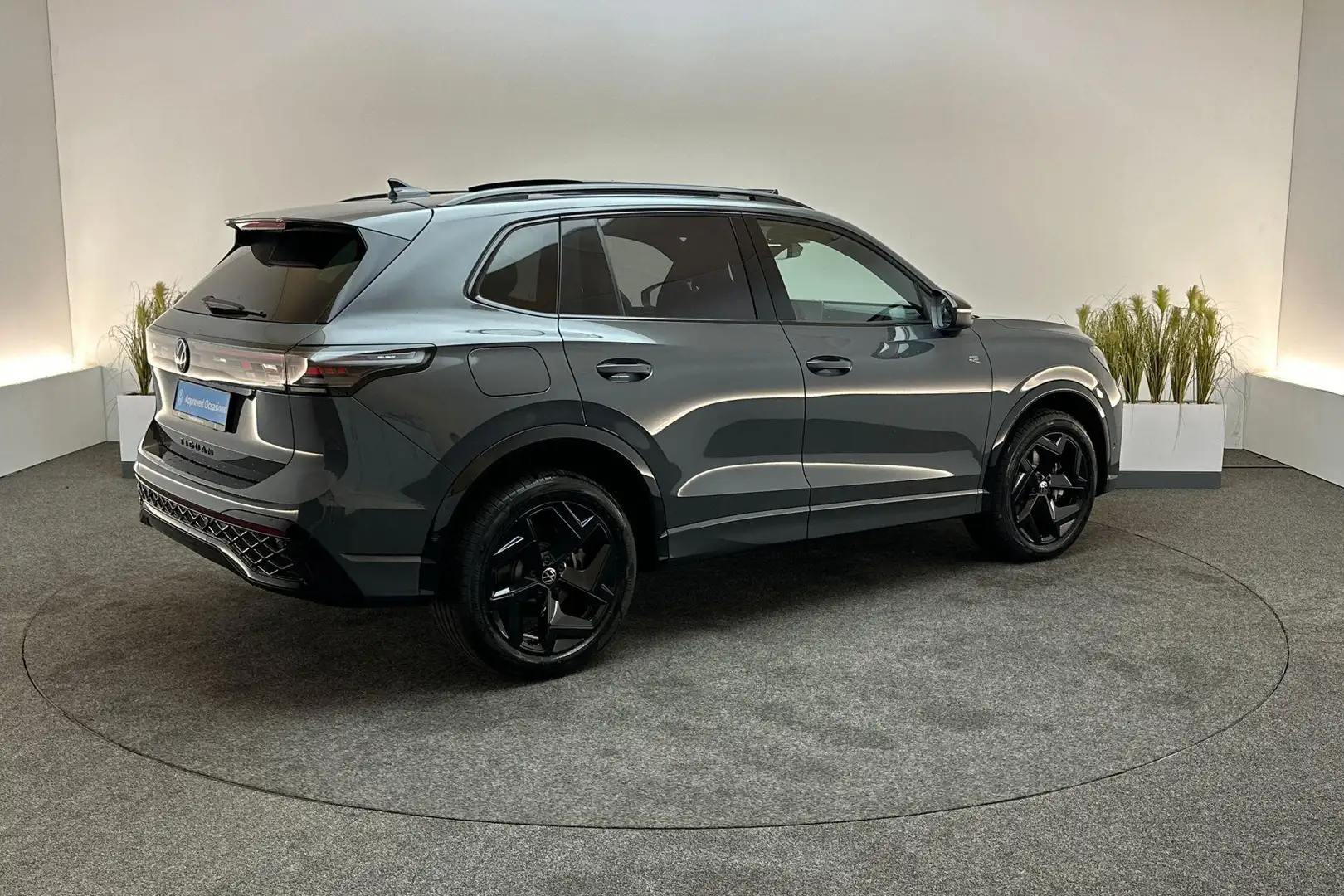 Volkswagen Tiguan 1.5 272pk DSG eHybrid R-Line Edition | Panoramadak Grijs - 2