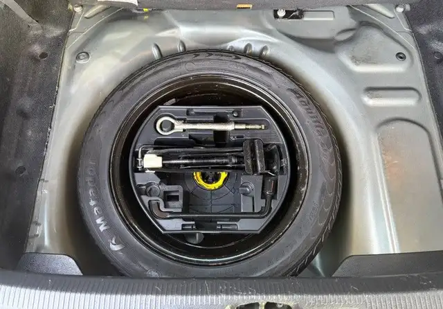 Peugeot 207 view 11