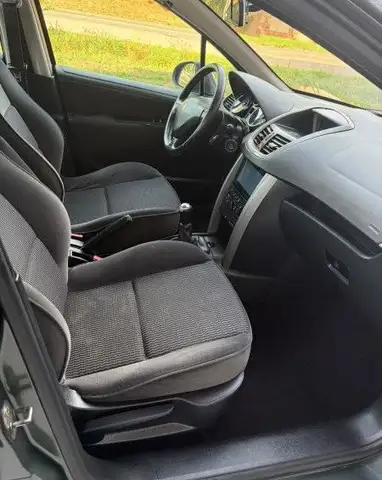 Peugeot 207 view 7
