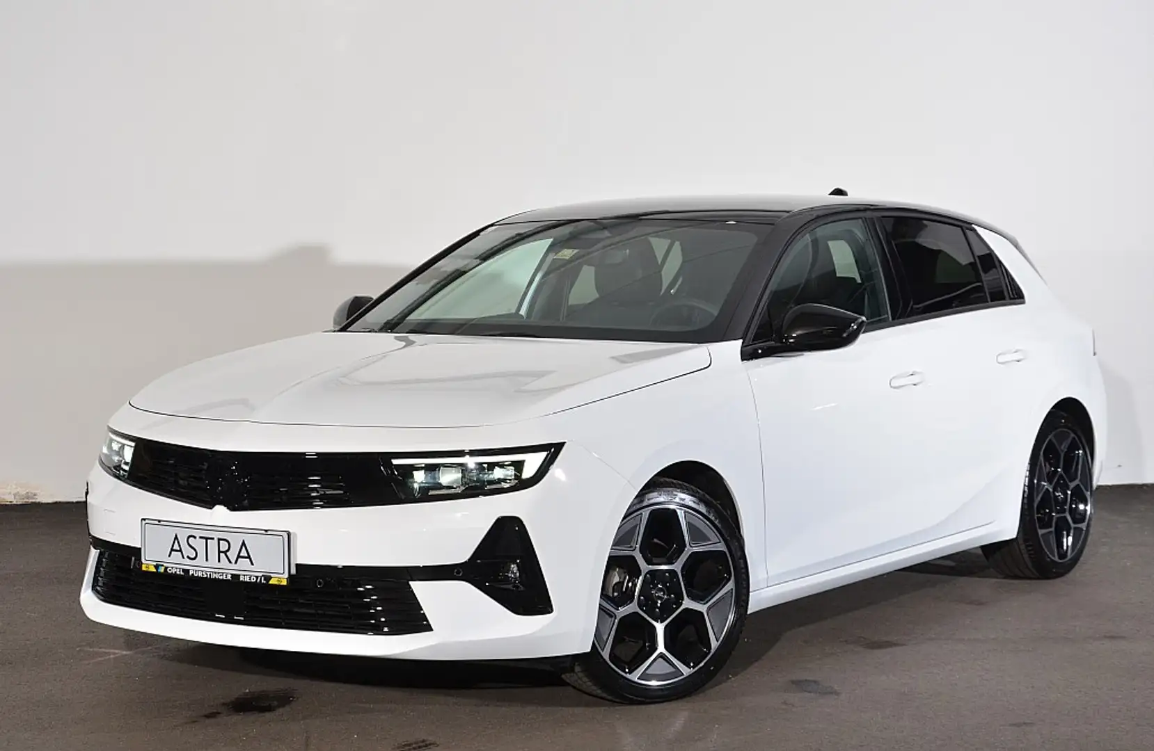 Opel Astra 1,2 Turbo GS Weiß - 1