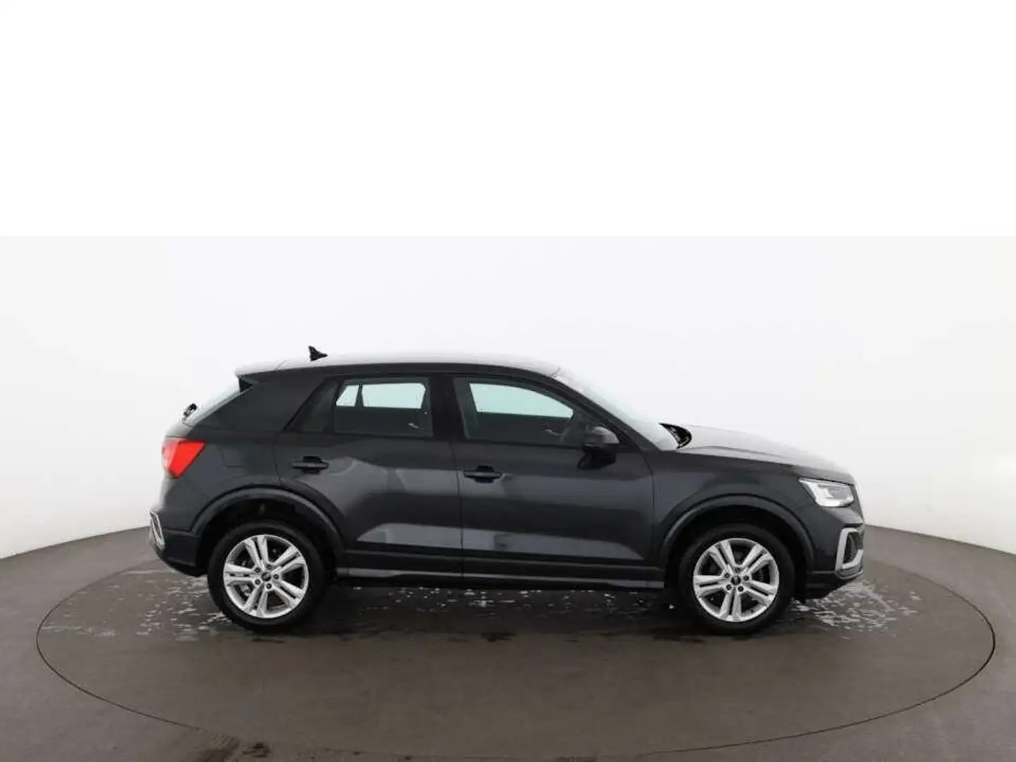 Audi Q2 35 TFSI advanced Aut LED RADAR R-CAM TEMPOMAT Grau - 2
