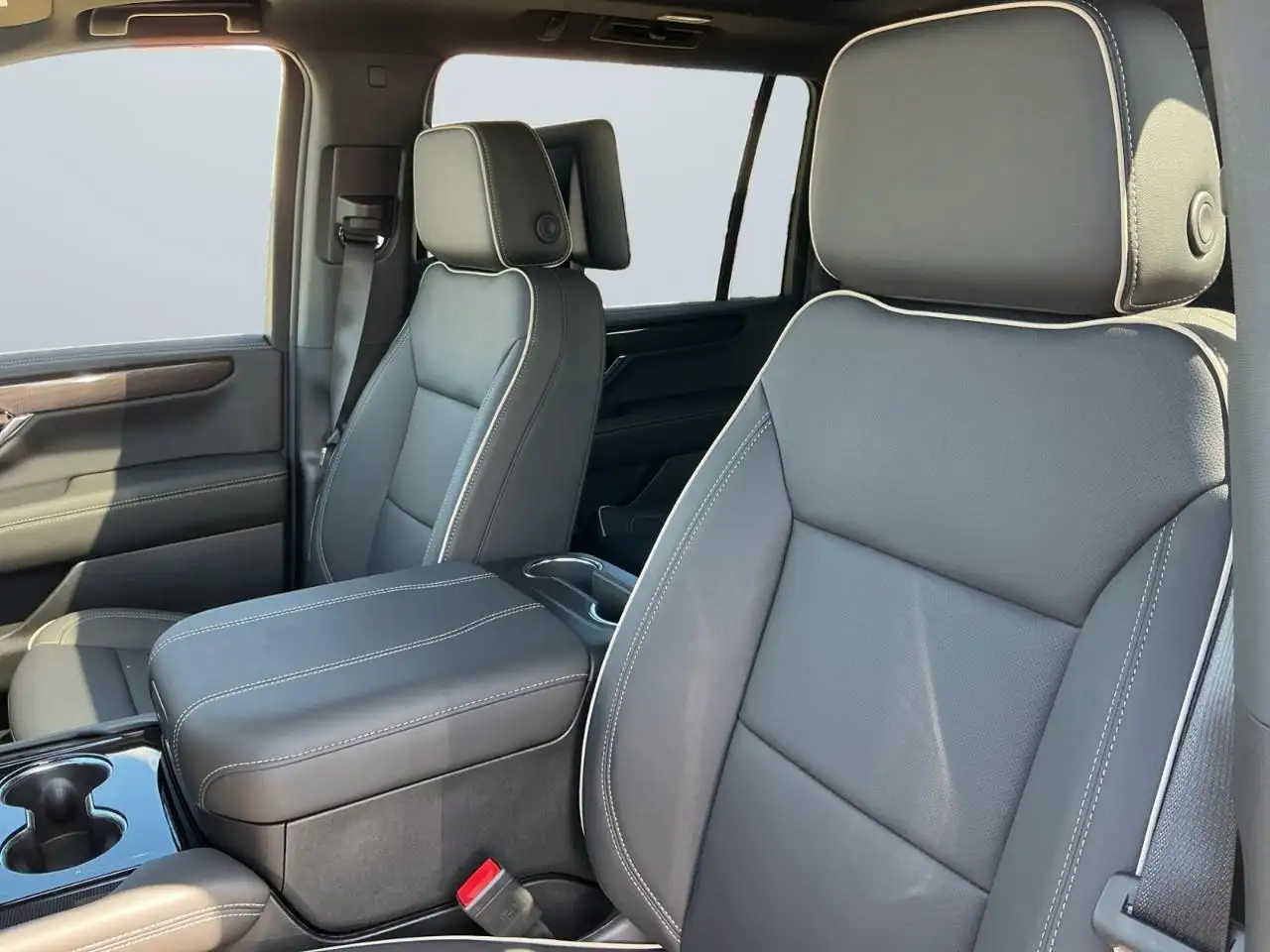 GMC Yukon снимка GMC Yukon