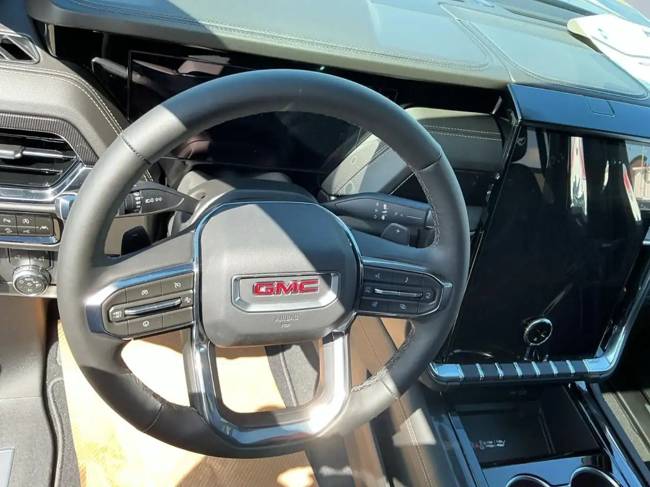 GMC Yukon снимка GMC Yukon