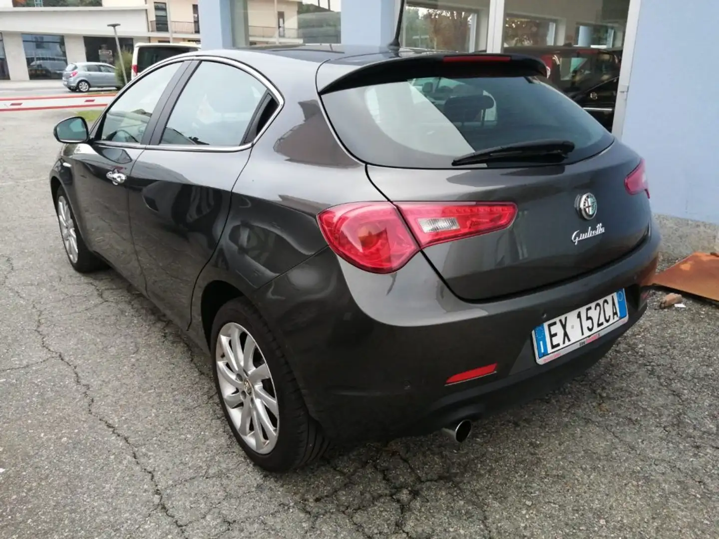Alfa Romeo Giulietta 1.6 JTDm-2 105 CV Distinctive Grau - 2