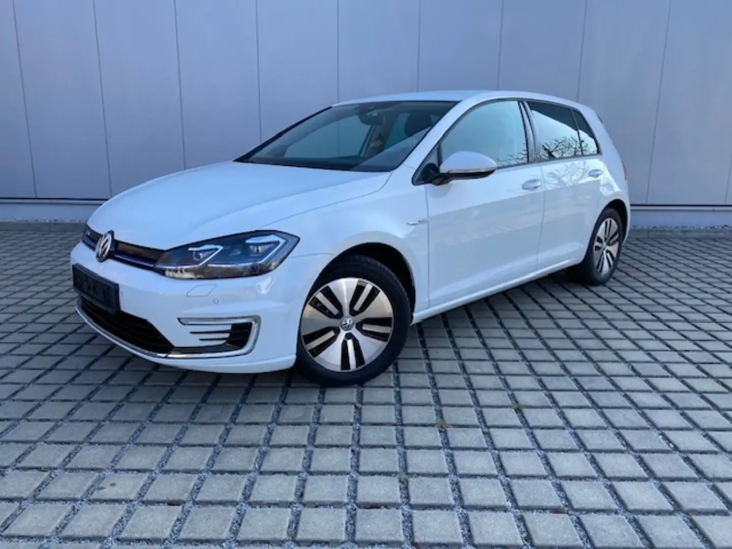 Volkswagen Golf VII e-Golf CL/WÄRMEPUMPE/LED/NAVI-PRO+VZE/DYNAUDI Weiß - 2