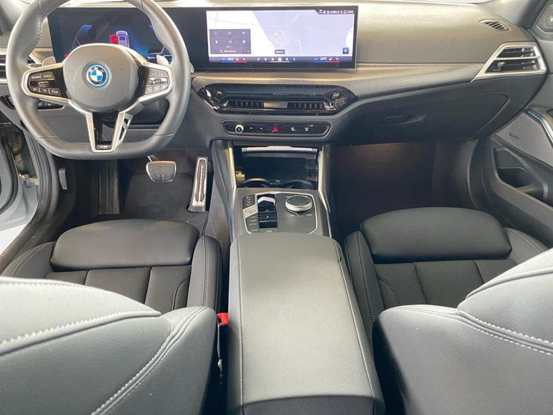 BMW 330 M Sport — photo 11