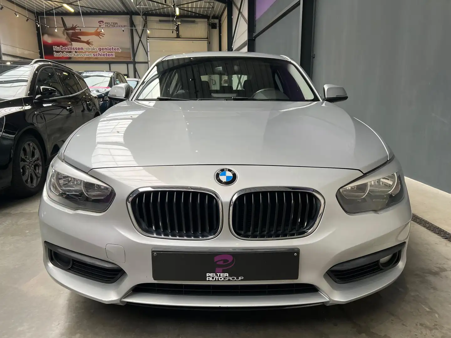 BMW 116 d Efficient Dynamics GPS Euro6b 91.000km Topstaat Grijs - 2