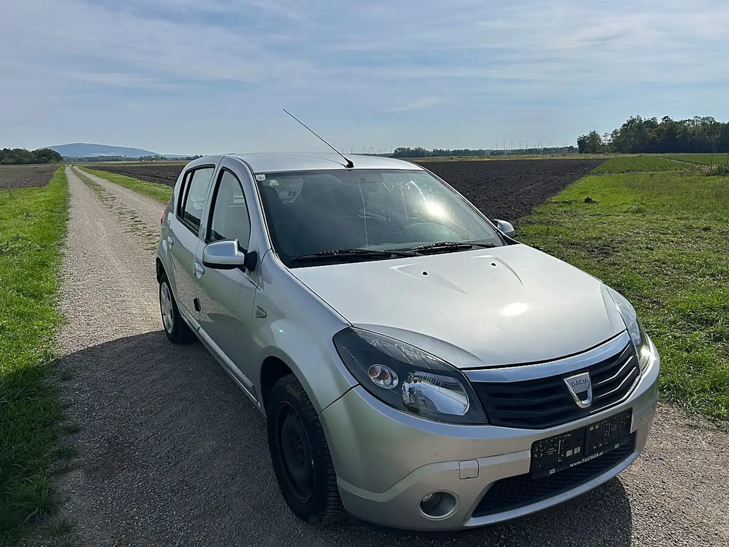 Dacia Sandero Ambiance 1,2 16V Grau - 2