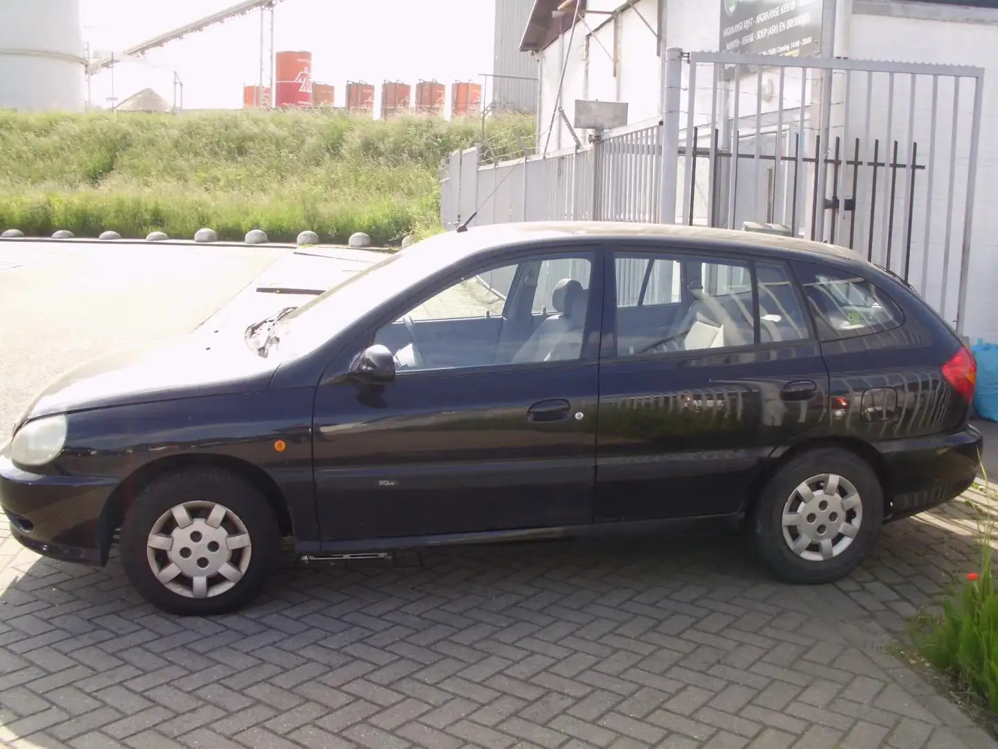 Kia Rio KIA RIO; HB 1.5I 16V A/T Negro - 2