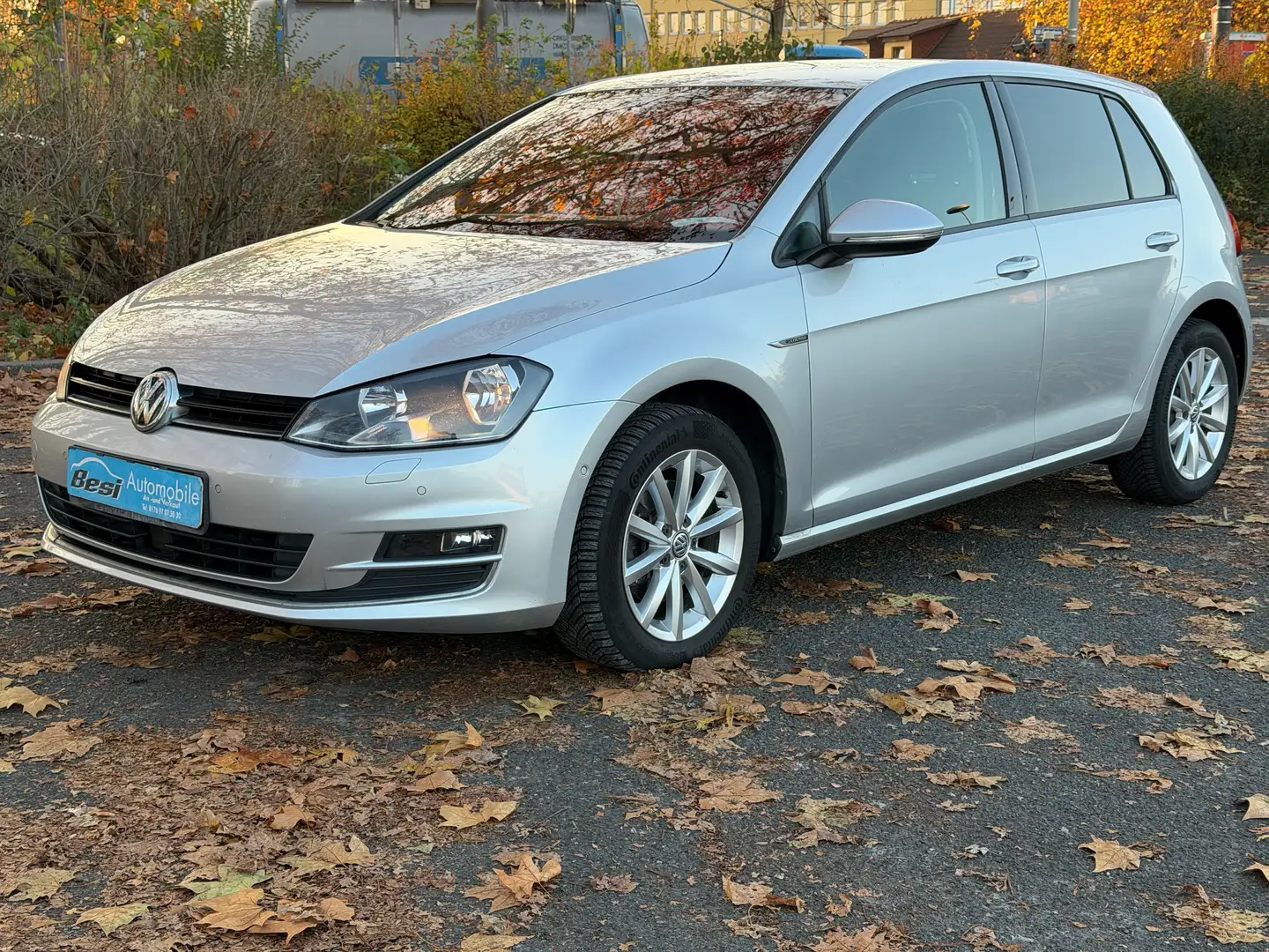 Volkswagen Golf VII 1.6 TDI Lounge DSG Standheizung / ACC / Navi Grau - 2