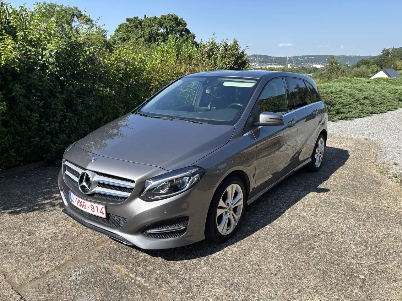 Mercedes-Benz B 180