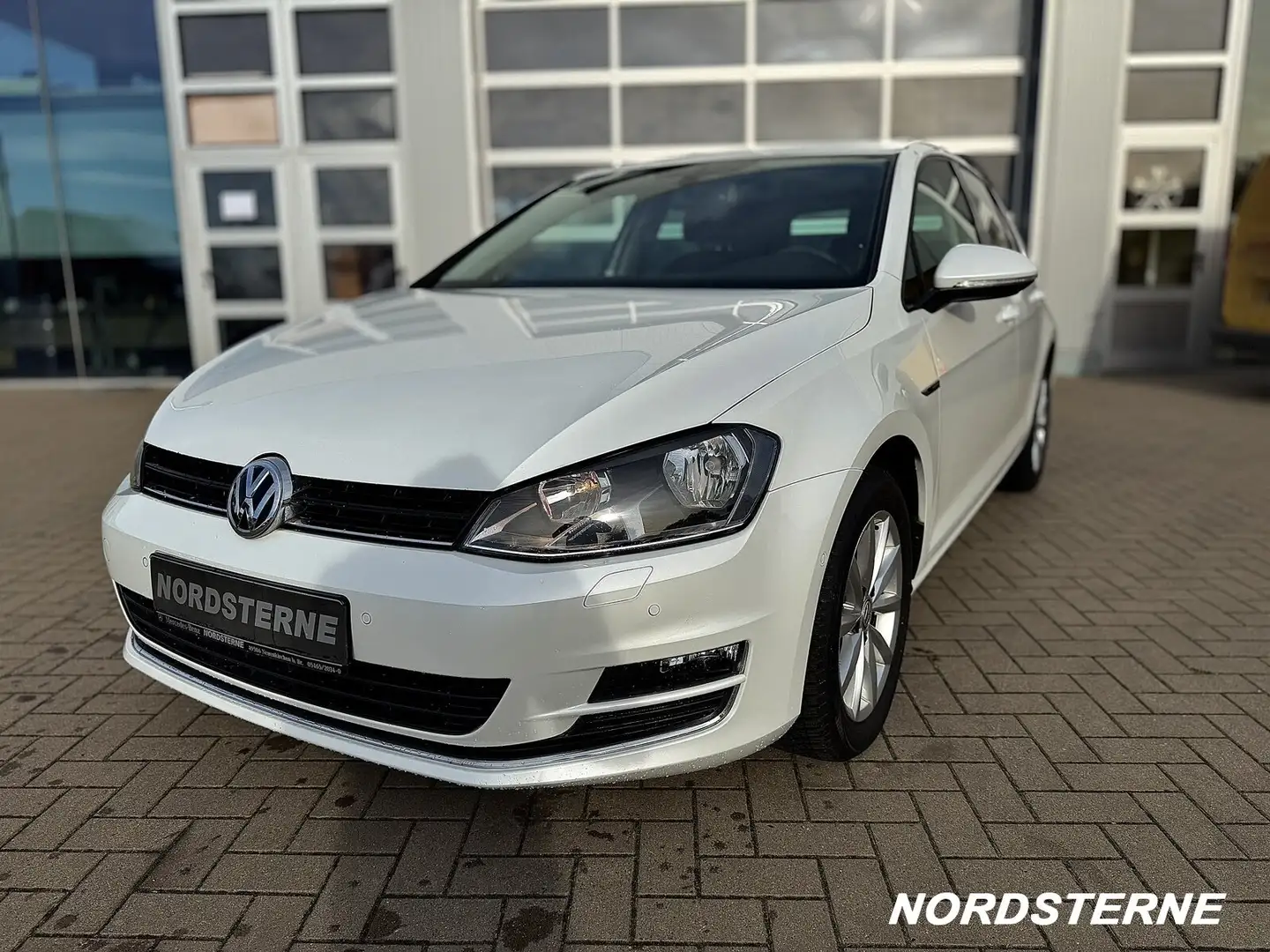 Volkswagen Golf Golf VII 1.2 TSI Lounge BMT Wit - 2