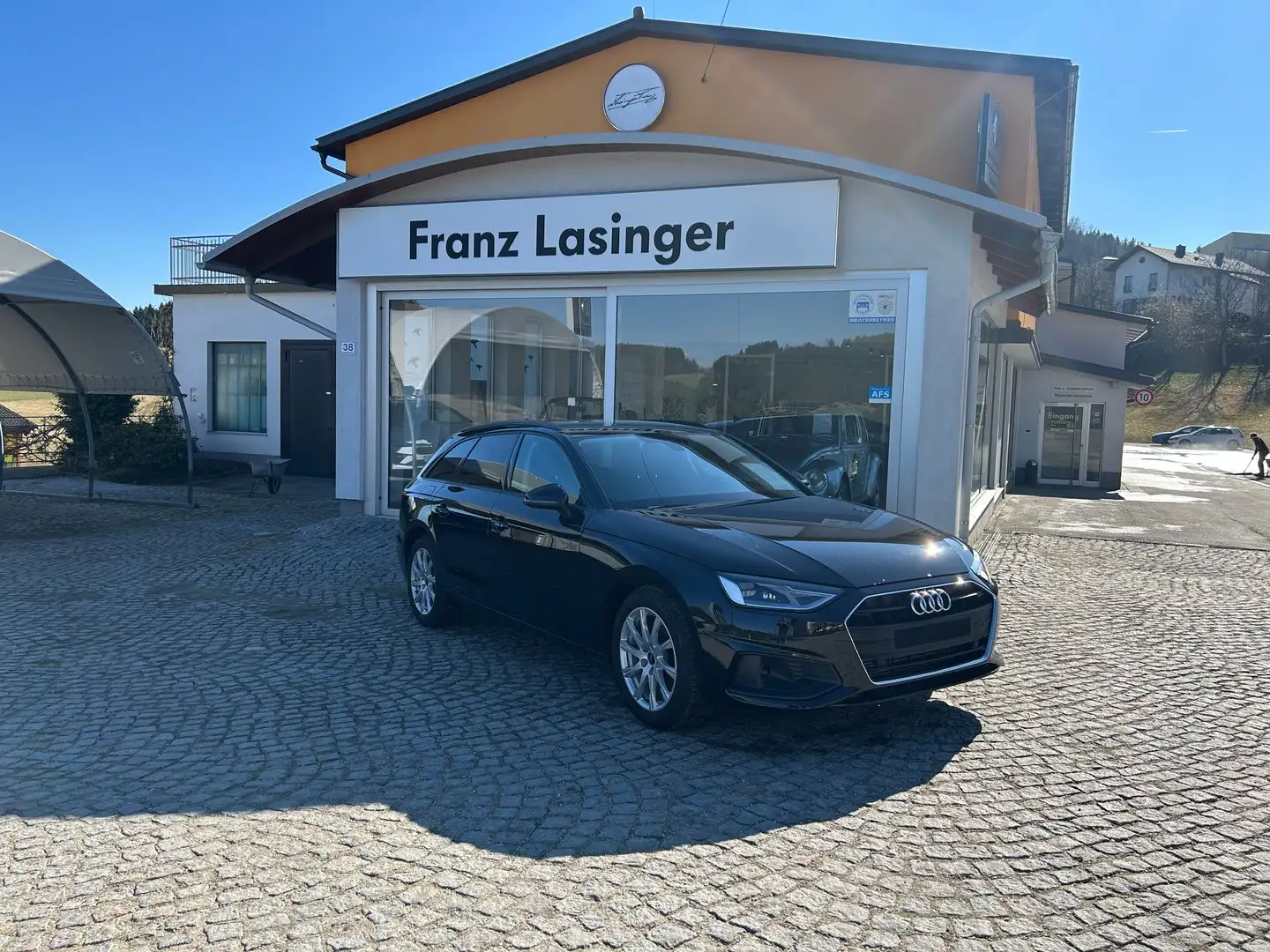 Audi A4 35 TFSI Schwarz - 1