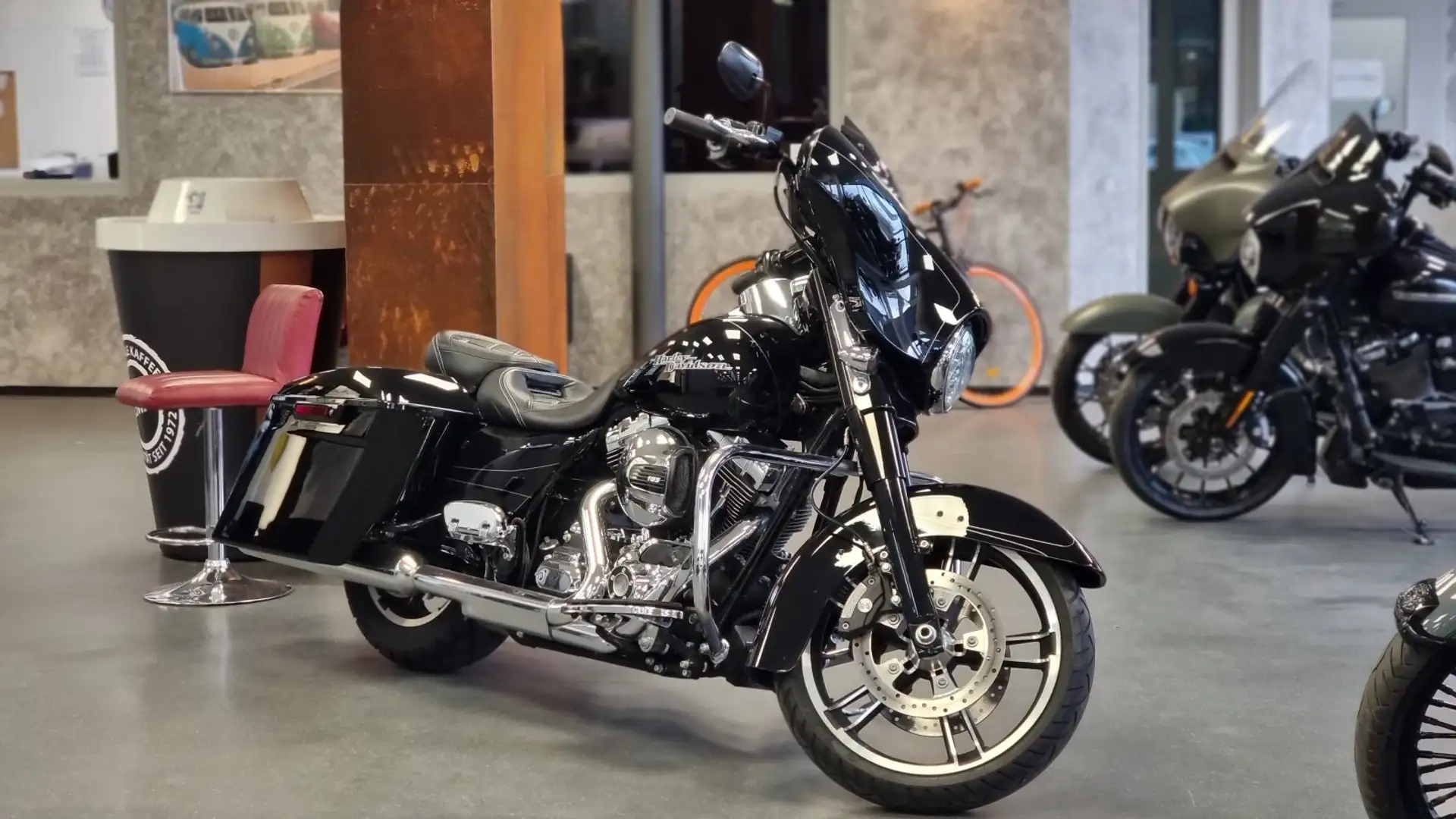 Harley-Davidson Street Glide Schwarz - 1