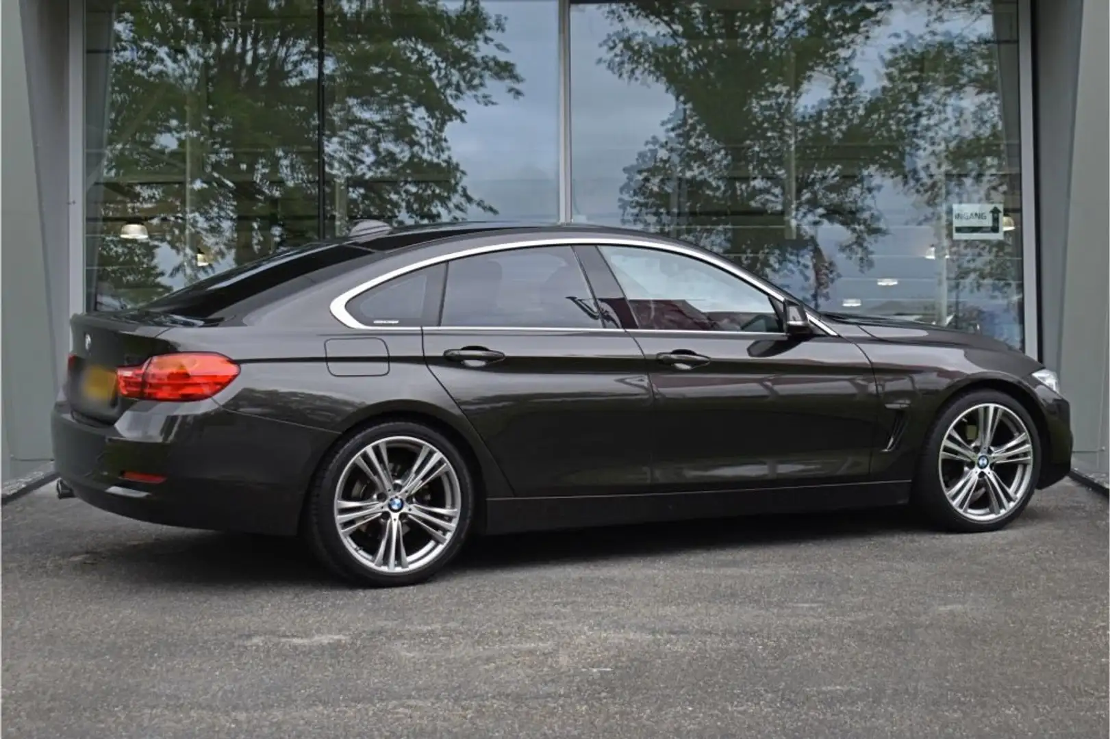 BMW 420 Gran Coupé 420d HighExe Navi Schuifdak AUT Bruin - 1