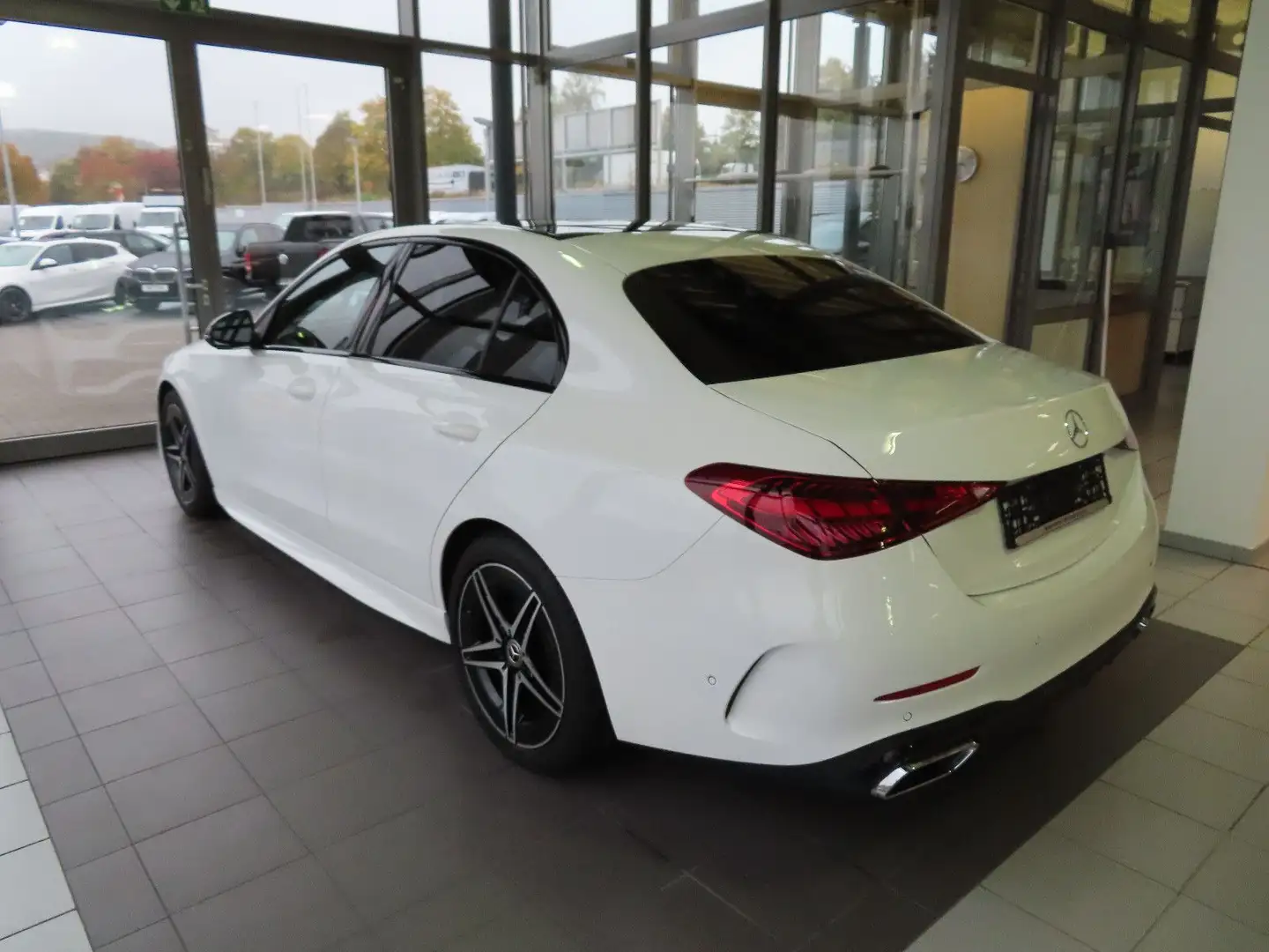Mercedes-Benz C 180 Lim. AMG LED NAVI PANO BURMESTER KAMERA Weiß - 2