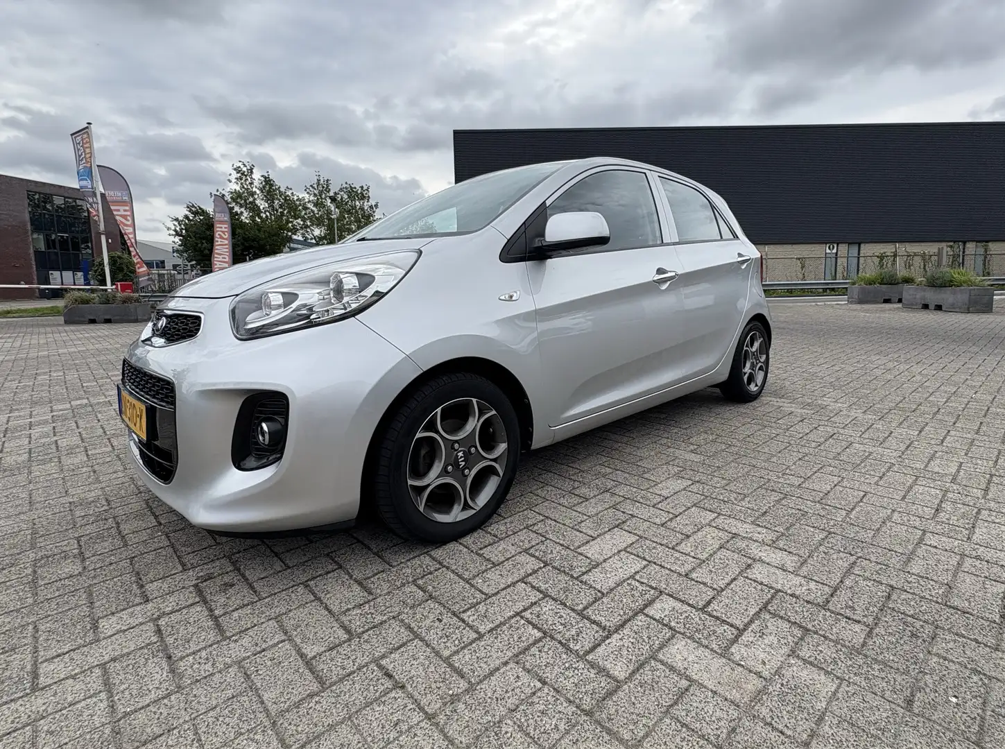 Kia Picanto 1.0 CVVT DynamicLine siva - 1