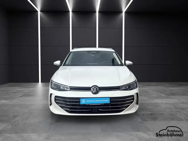 Volkswagen Passat view 10