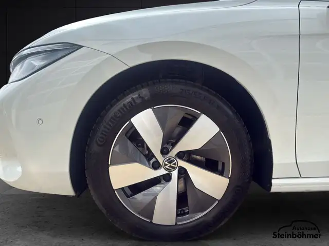 Volkswagen Passat view 12