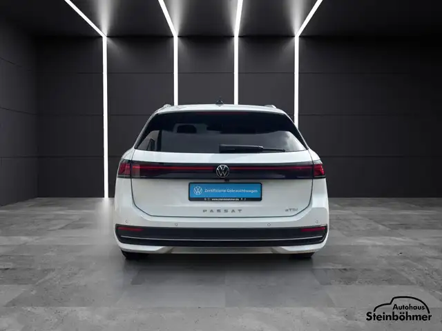 Volkswagen Passat view 5