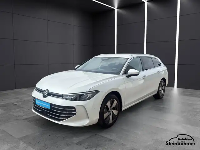 Volkswagen Passat view 2
