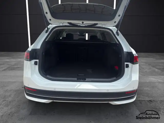 Volkswagen Passat view 6