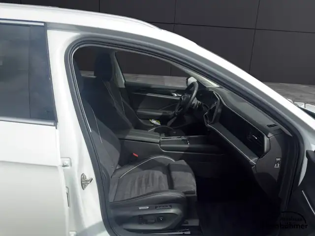 Volkswagen Passat view 13