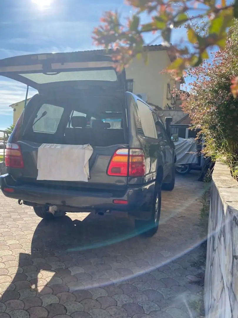 Toyota Land Cruiser Gris - 2