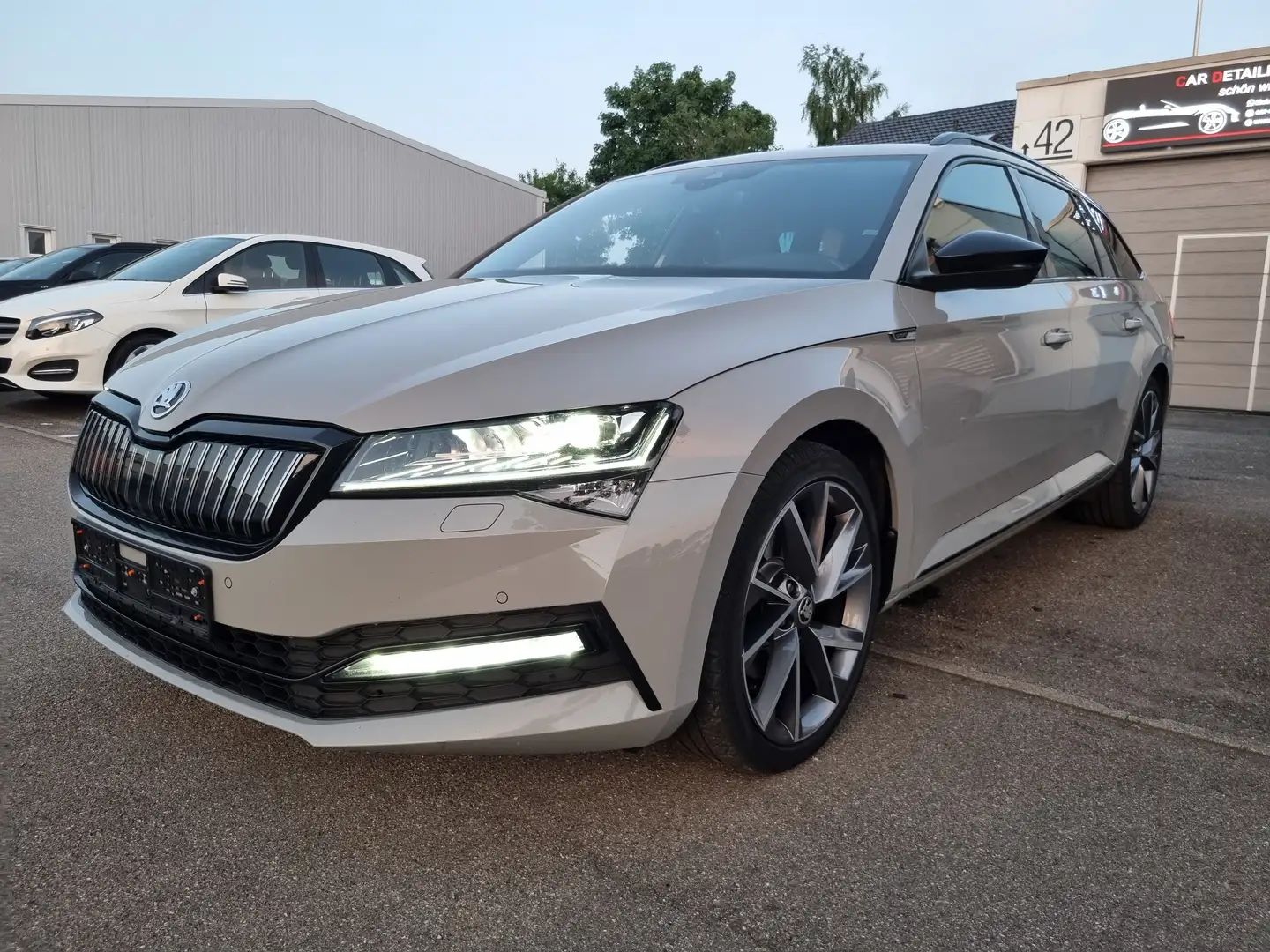 Skoda Superb Sportline iV MatrixLED DCC Dig StandHeizung Kamera Grigio - 1
