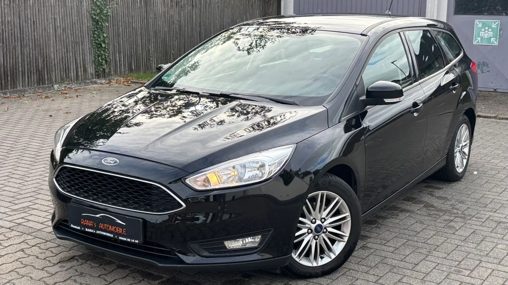 Ford Focus Turnier Business(NAV TEM Carplay HU08/27) Schwarz - 1
