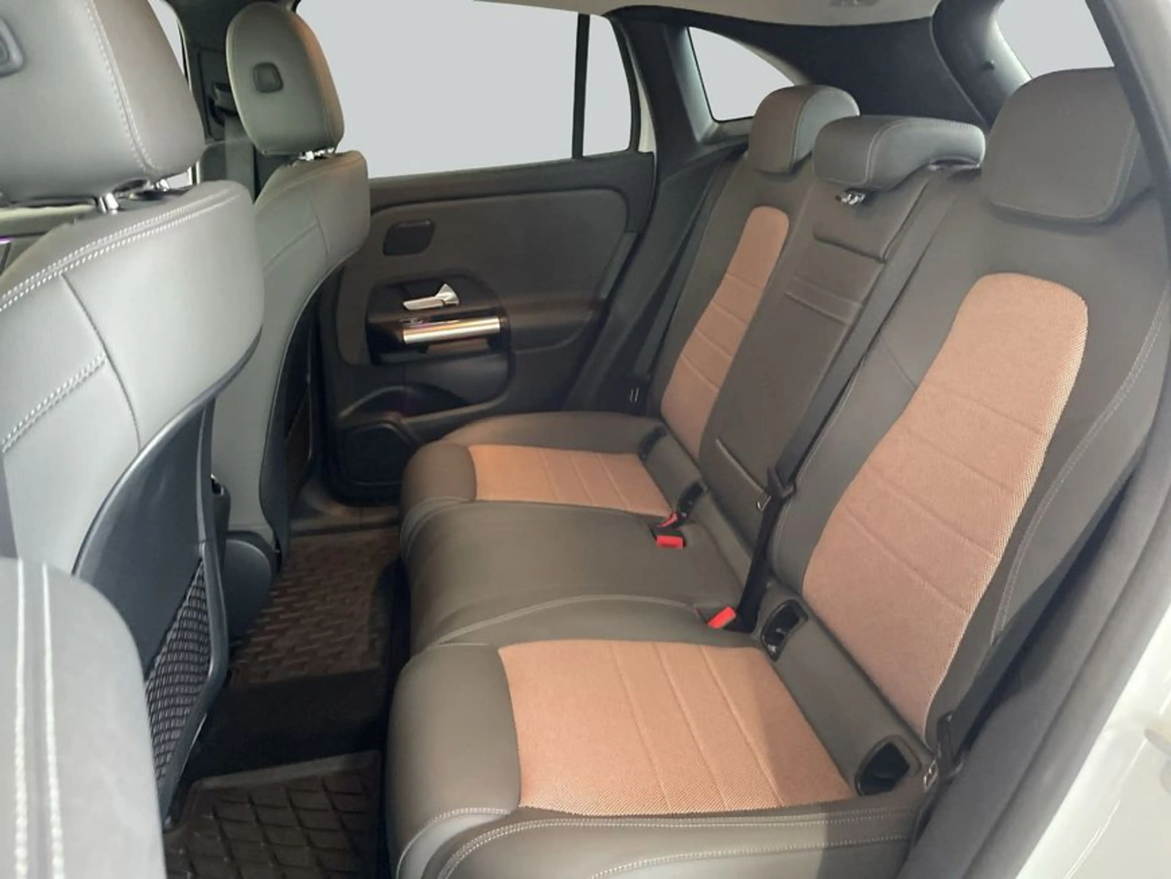 Mercedes-Benz EQA 350 EQA — photo 11