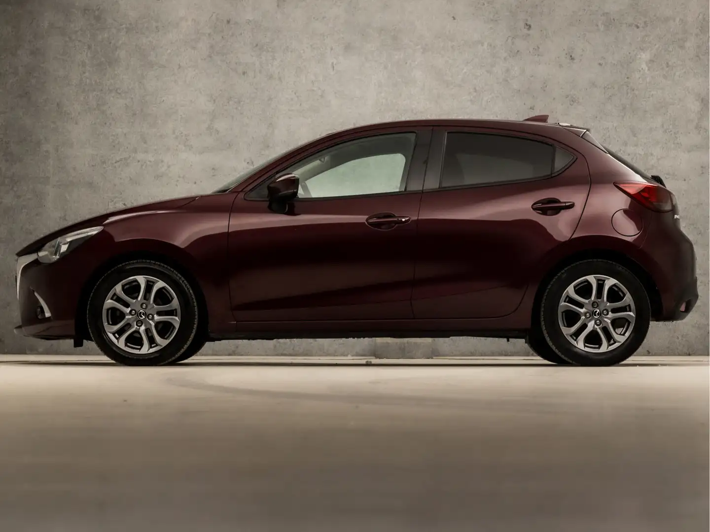 Mazda 2 1.5 Skyactiv-G GT-Luxury (NAVIGATIE, CAMERA, HEAD- Červená - 2