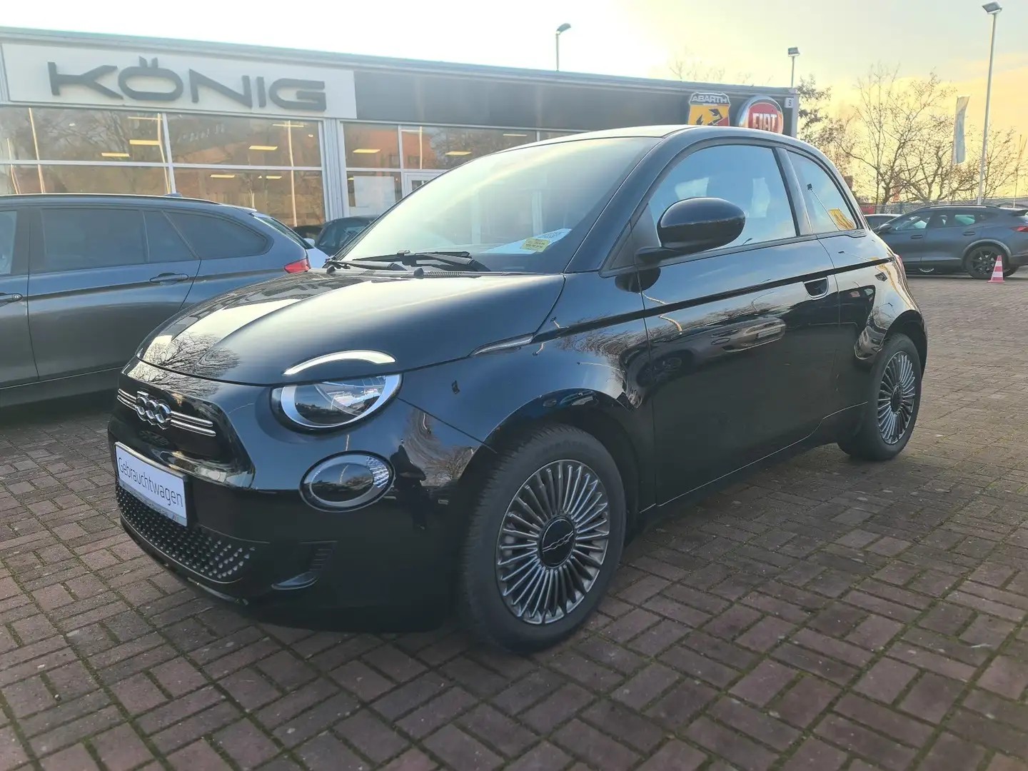 Fiat 500e Icon *CCS*Allwetter* AUTOMATIK Schwarz - 1