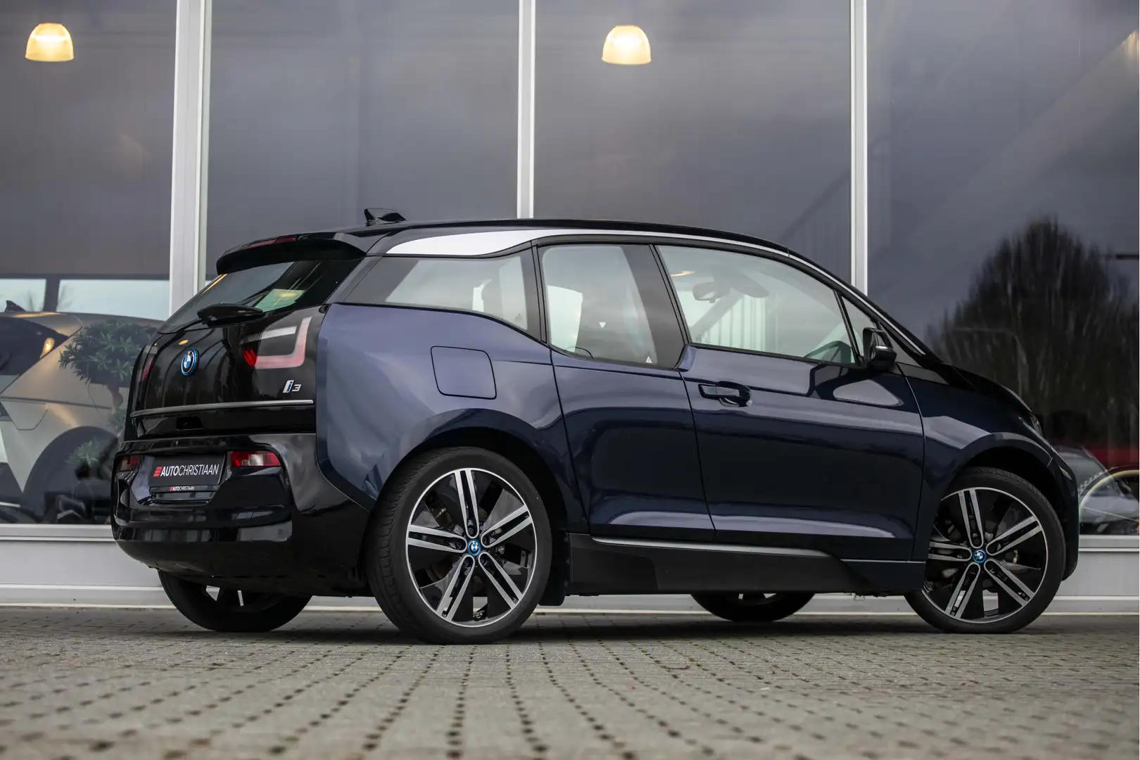 BMW i3 Basis 120Ah 42 kWh | NL Auto | 20'' | Camera | Modrá - 2