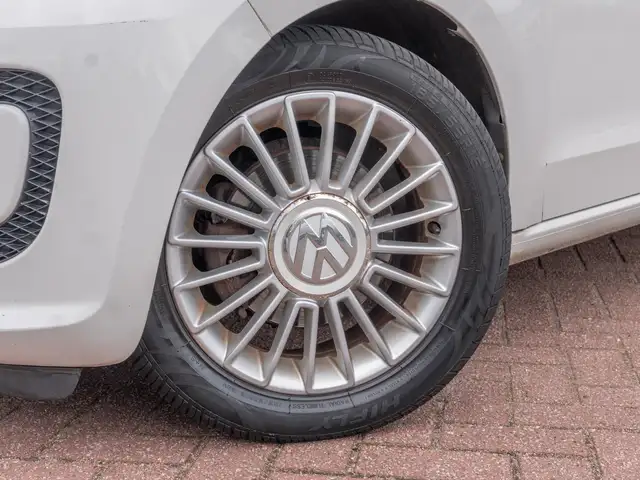 Volkswagen up! view 12