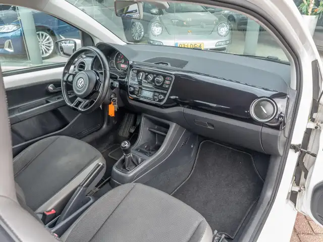 Volkswagen up! view 3