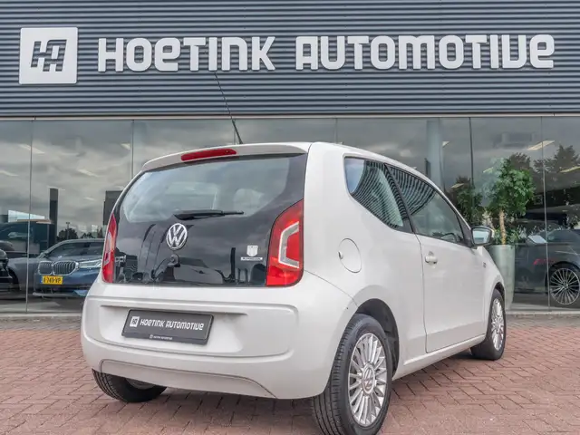 Volkswagen up! view 2
