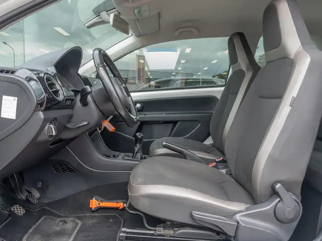 Volkswagen up! view 14