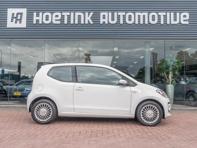 Volkswagen up! view 11