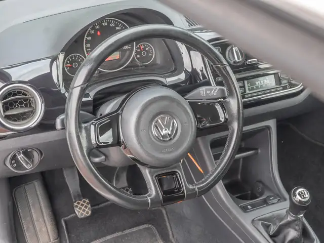Volkswagen up! view 5