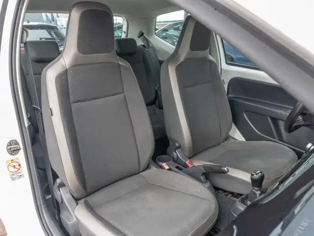 Volkswagen up! view 21