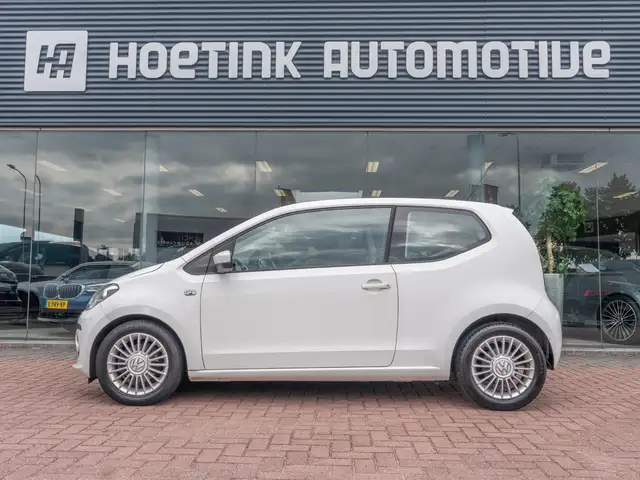 Volkswagen up! view 9