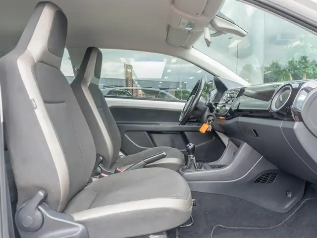 Volkswagen up! view 20