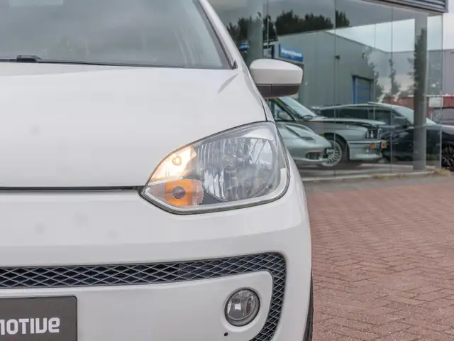 Volkswagen up! view 13