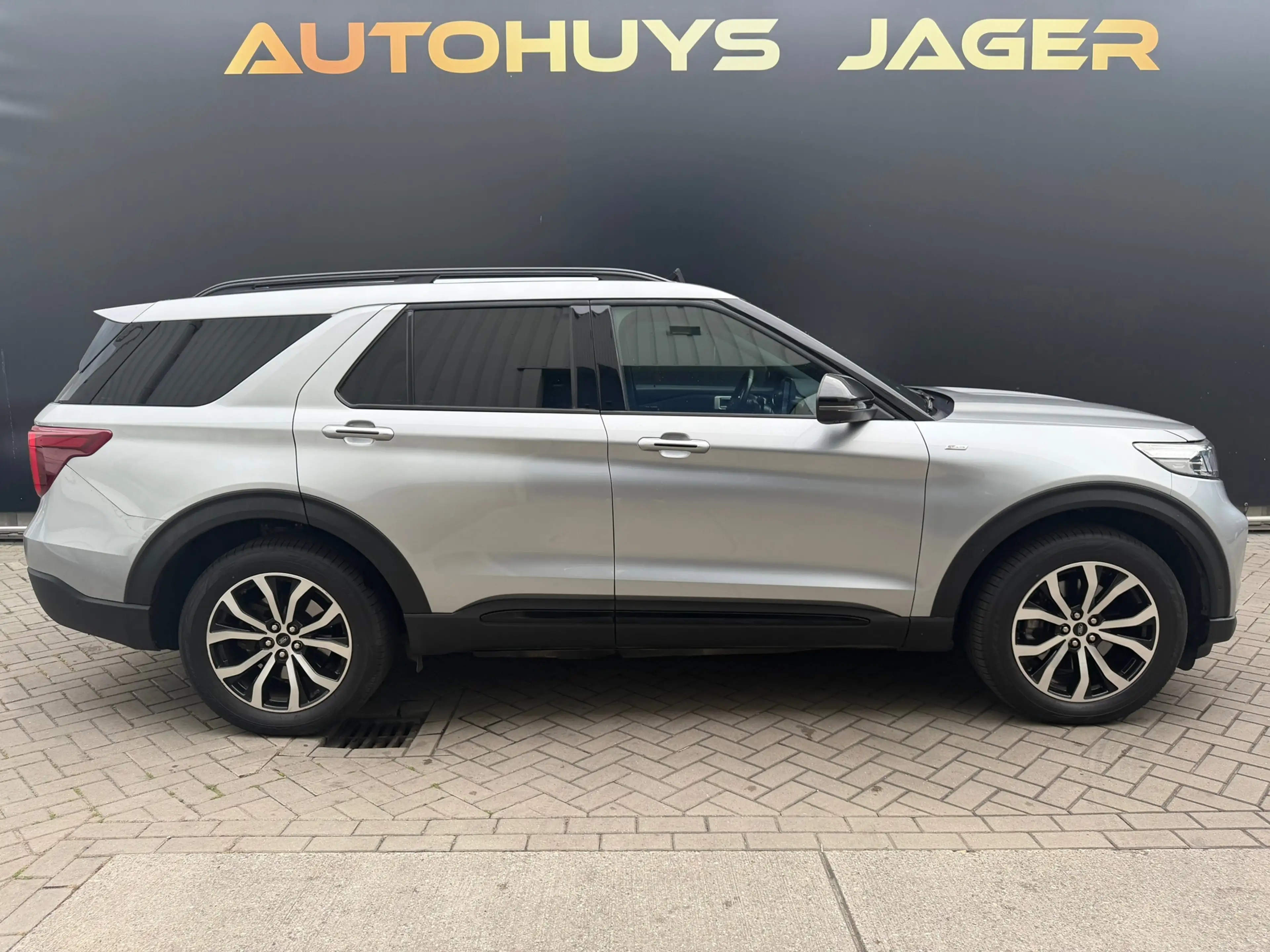 Ford Explorer 3.0 V6 EcoBoost PHEV ST-Line - 7p Pano Massage Ven — photo 7