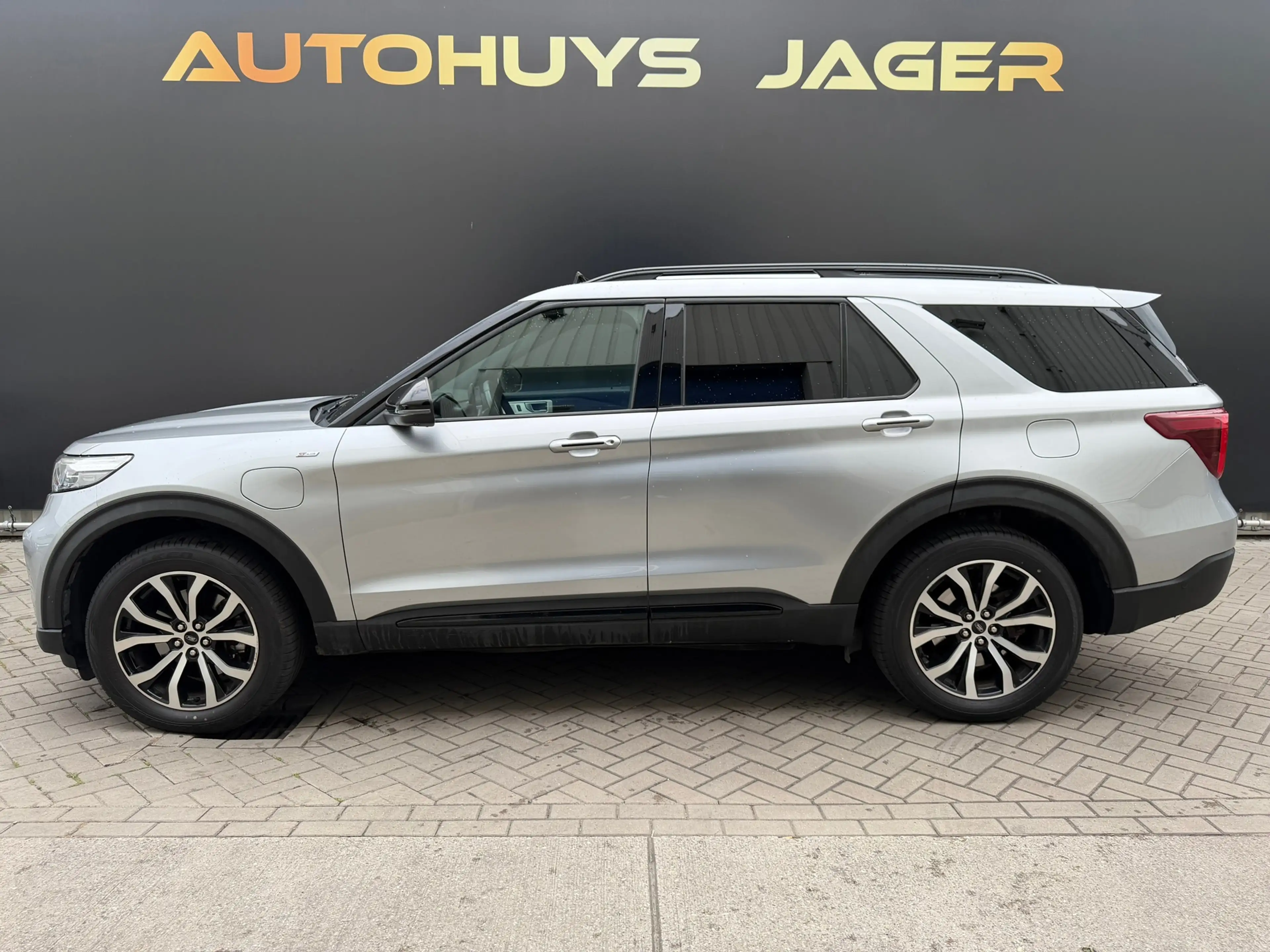 Ford Explorer 3.0 V6 EcoBoost PHEV ST-Line - 7p Pano Massage Ven — photo 2
