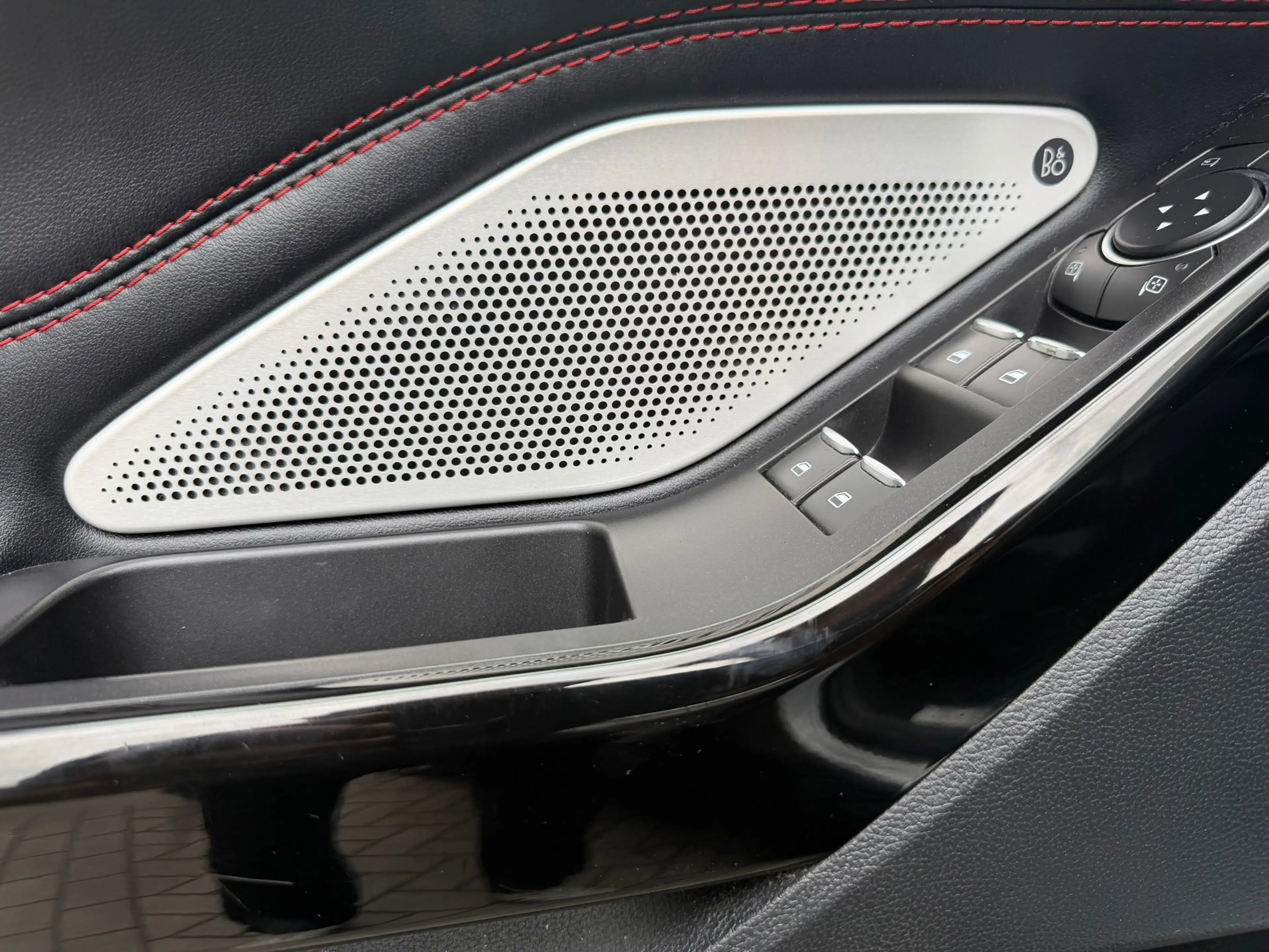 Ford Explorer 3.0 V6 EcoBoost PHEV ST-Line - 7p Pano Massage Ven — photo 14