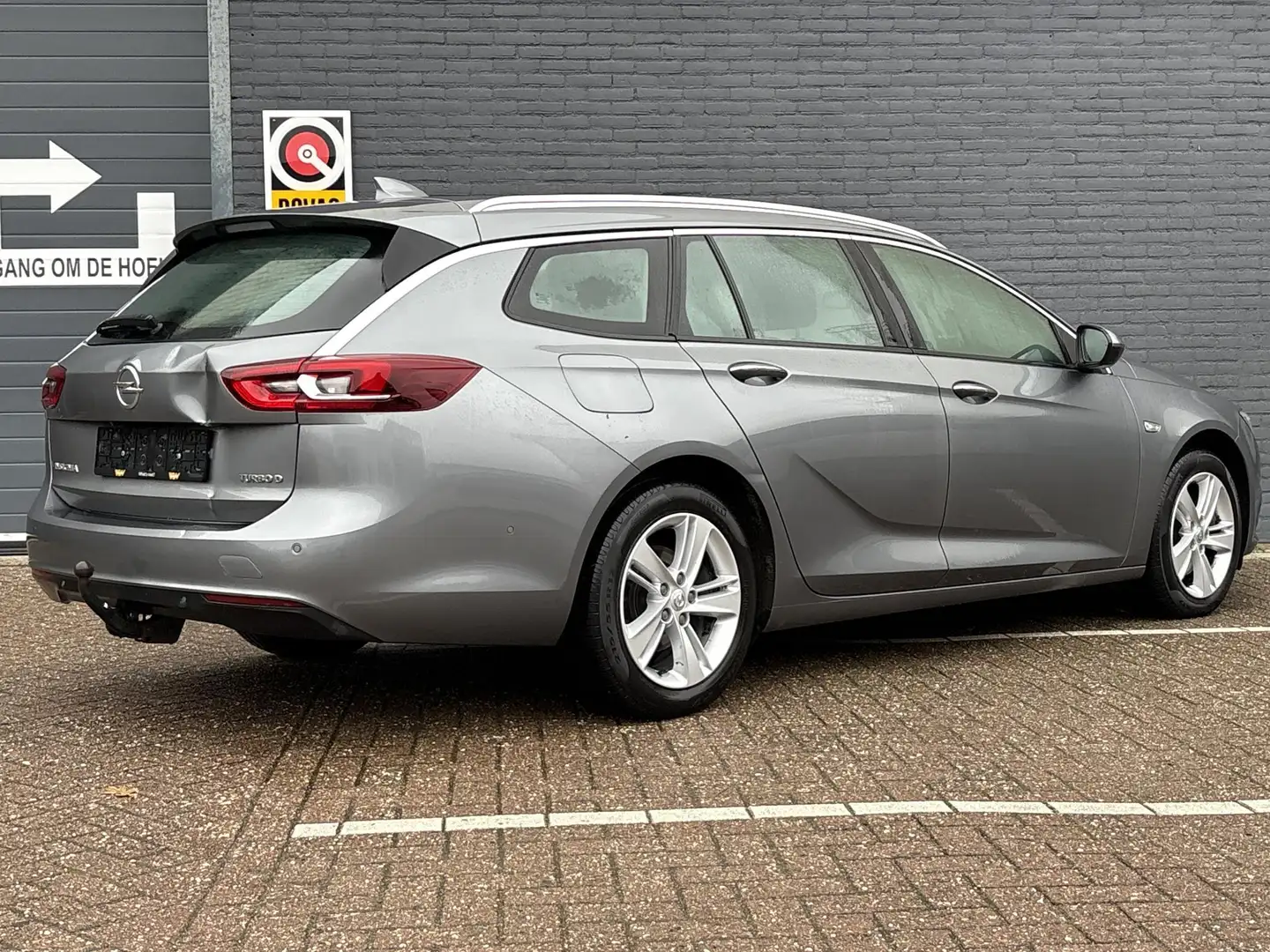 Opel Insignia Sports Tourer 1.6 CDTI EcoTec Business Executive | Grijs - 2