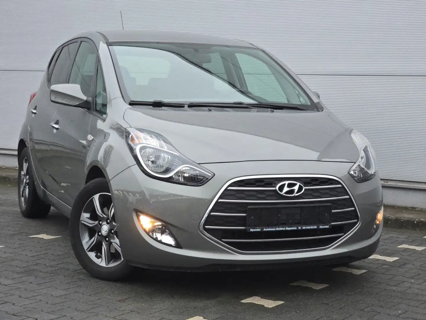 Hyundai iX20 Space (Automatik/Werksgarantie) Серый - 1