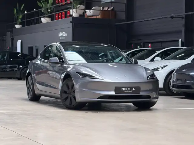 Tesla Model 3 HIGHLAND PREMIUM - REAR WHEEL DRIVE - LOW MILEAGE - AUTOPILOT